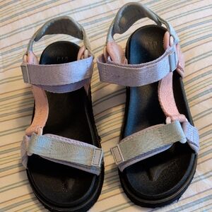 GAP Girl's Pastel Sandals Size 2-3.